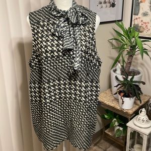 🤩FINAL CLEARANCE 🧨WHO WHAT WEAR sleeveless blouse with scarf/tie attached